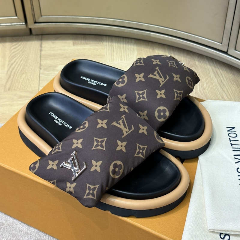 l0vis Vvtt0n slippers